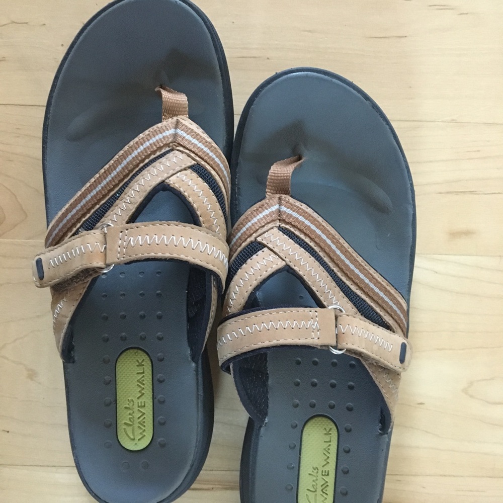 Clark comfy wave walk flip flop